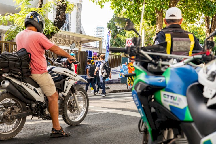 Retorno às aulas gera aumento de tráfego e ações da CTTU no Recife