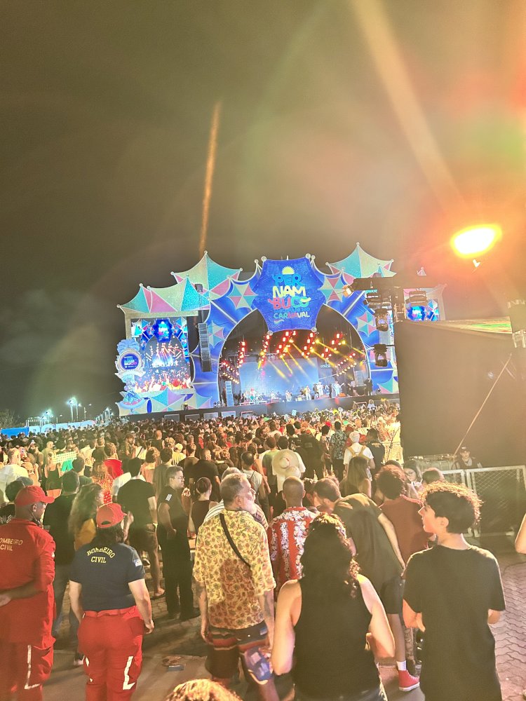 OPINIÃO: Recife Antigo agitado no pré-Carnaval levanta discussões sobre a ocupação permanente do bairro